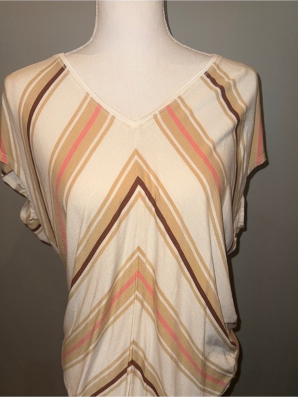 White House Black Market Cream Chevron Stripe V-Neck Short Sleeve Top